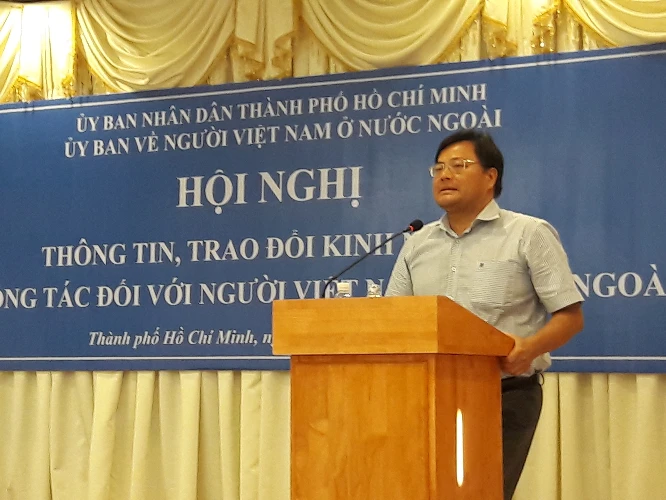 Kiều bào lo sợ về thực phẩm bẩn và kẹt xe ở TP.HCM ảnh 1