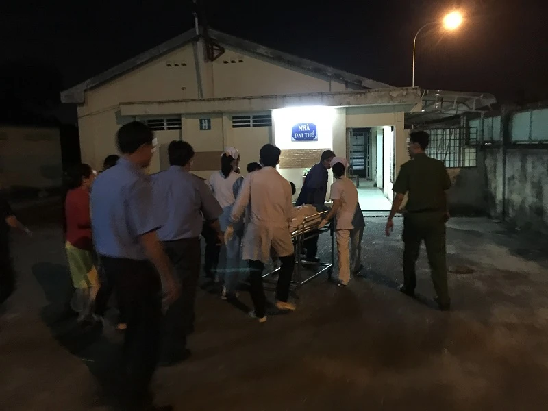 Cho rằng vợ và con chết bất thường, anh Dũng yêu cầu bệnh viện làm rõ sự việc