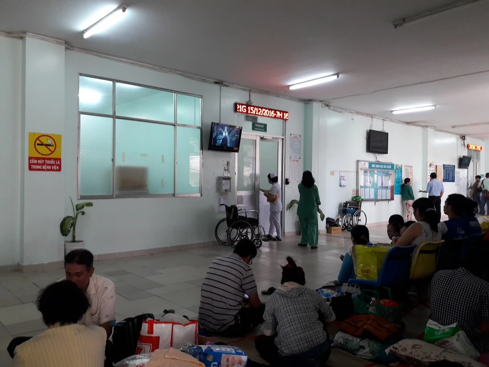 Bạn gái nạn Hòa vẫn đang được cấp cứu tại BV Nhân Dân 115 ẢNH: HÀ PHƯỢNG