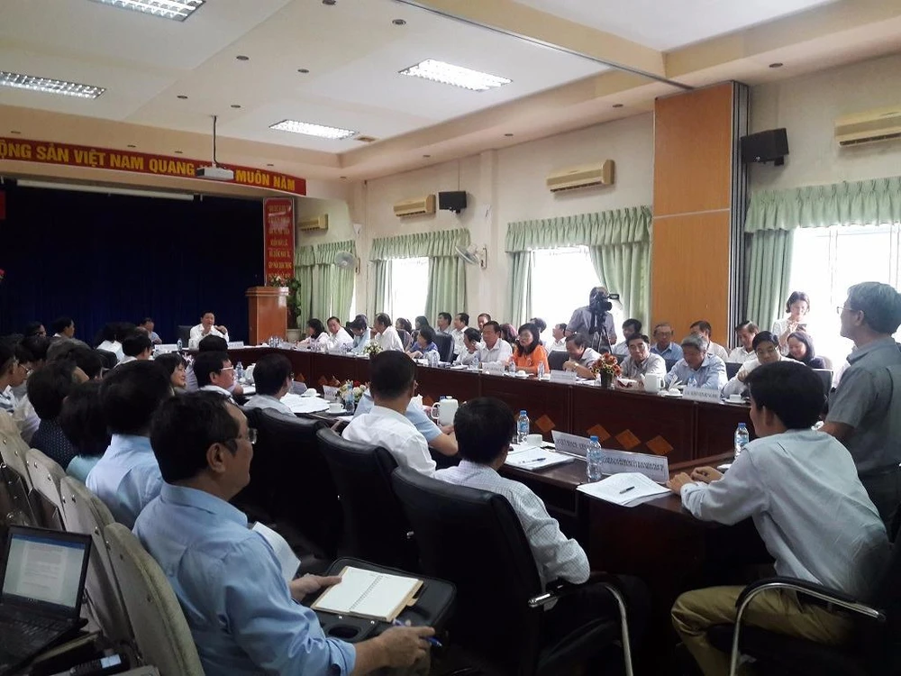 Bí thư Thăng chỉ đạo Sở y tế cần tiếp tục đẩy mạnh tự chủ bệnh viện. 