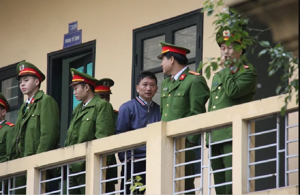 Em trai ông Đinh La Thăng chuẩn bị hầu tòa ảnh 1