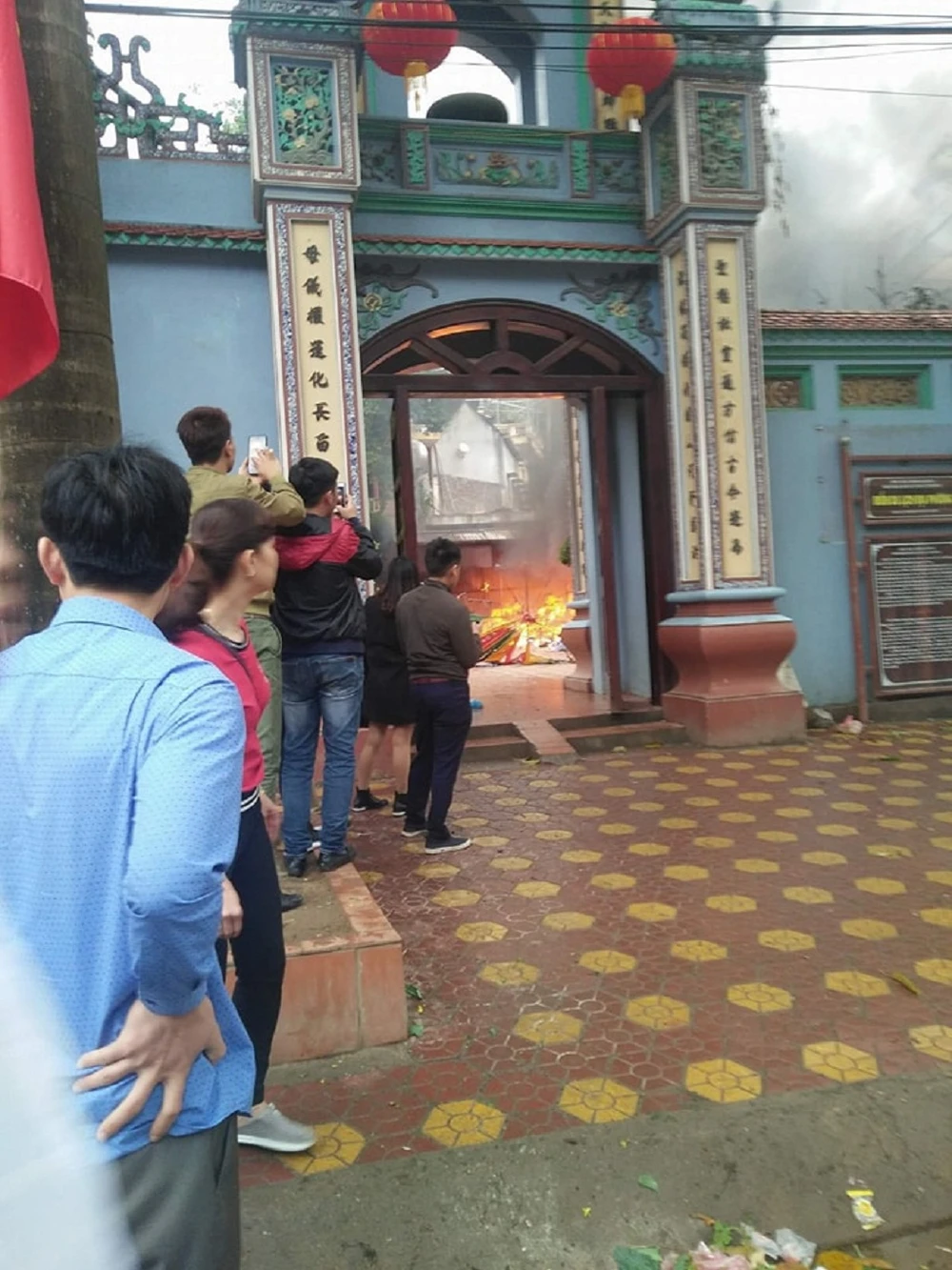 Cháy lớn tại đền Mẫu ngày mùng 5 Tết ảnh 1