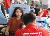 Hàng trăm người dân TP.HCM nô nức đi hiến máu