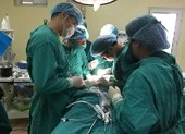 Lần đầu tiên Việt Nam cắt u tuyến giáp qua đường miệng