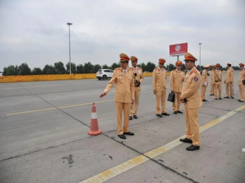  Cục trưởng CSGT trực tiếp kiểm tra việc xử lý nồng độ cồn ảnh 1