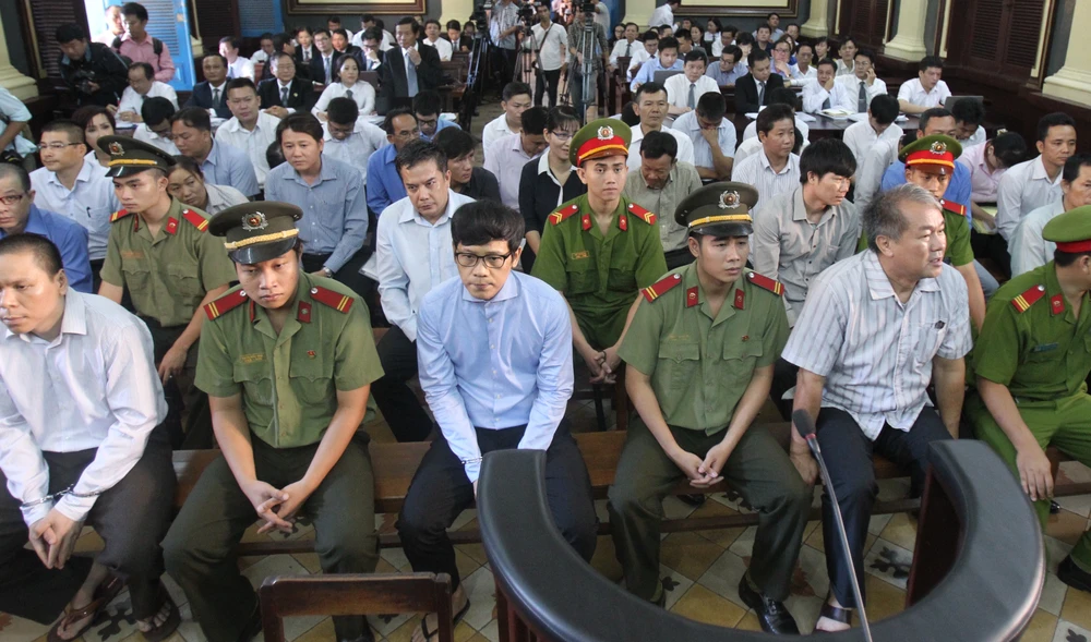 các bị cáo tại phiên xử 