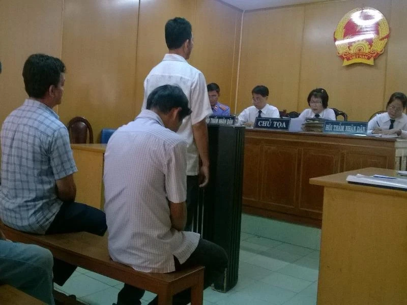 Nhân viên trộm xăng dầu