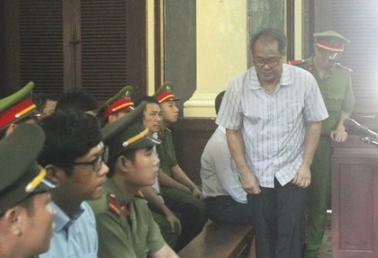 Phạm Công Danh trả 5 khoản lãi khi vay tiền nhóm Trần Ngọc Bích ảnh 1