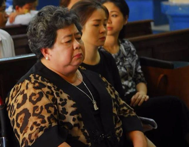 Bà Hứa Thị Phấn trong một lần có mặt tại phiên toà để trả lời HĐXX