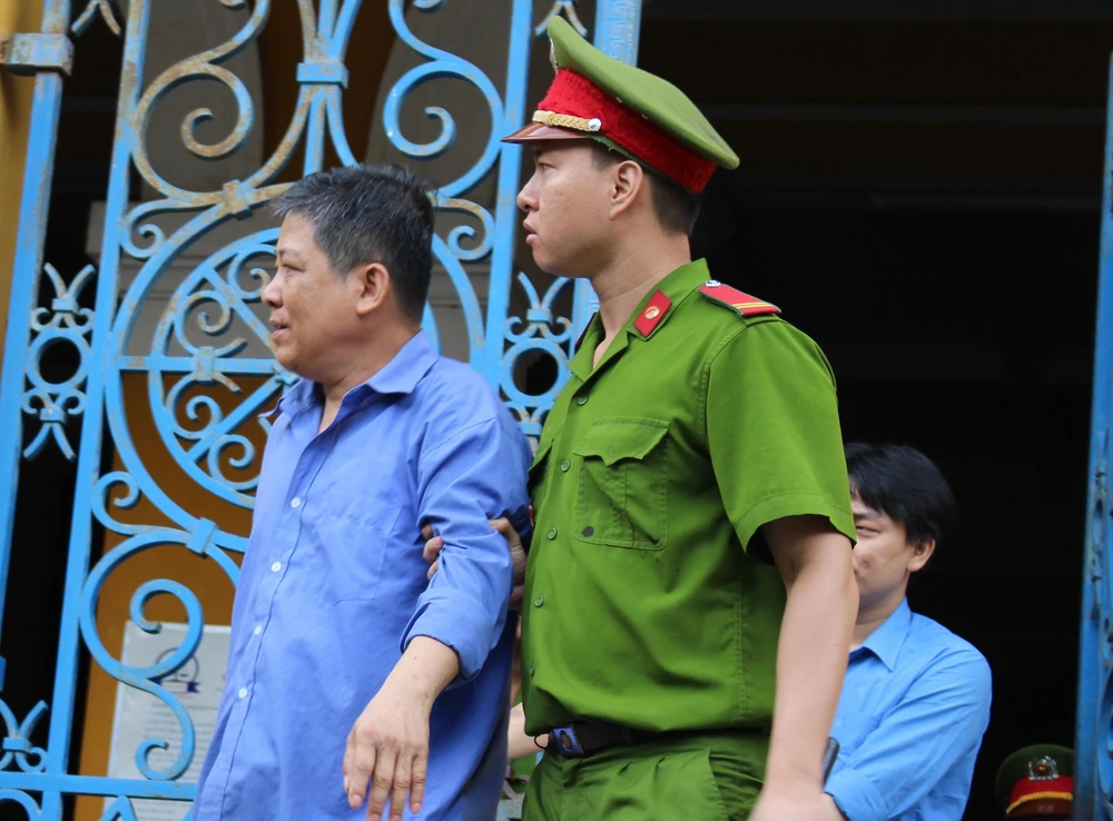 Bị cáo Bạn (gần 60 tuổi) thuê nhà chung sống cùng tình trẻ để sản xuất, mua bán ma tuý và kết cục lãnh án chung thân