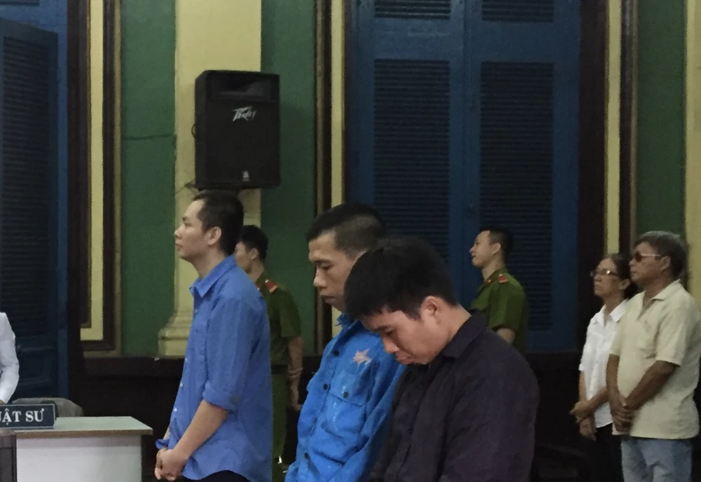 Huỷ án vụ đánh hỏng mắt hàng xóm ảnh 1