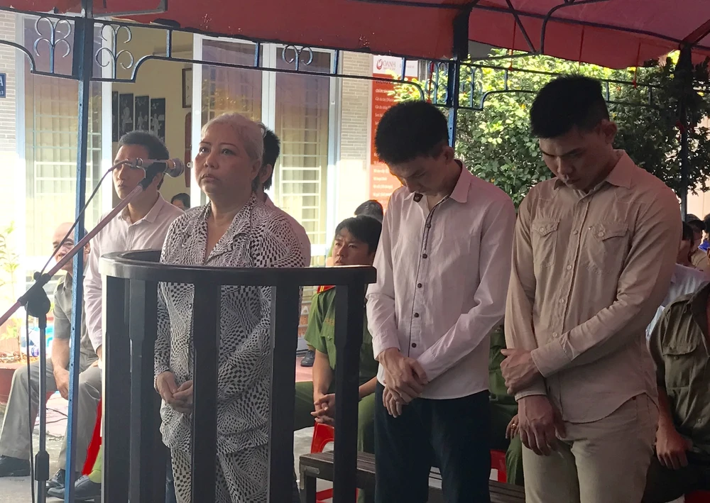 Băng nhóm dàn cảnh đụng xe móc túi ở quận 3 lãnh án ảnh 1