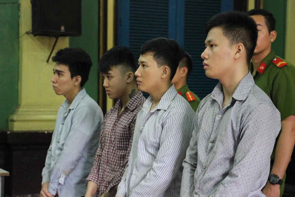 Các bị cáo đang nghe toà tuyên án