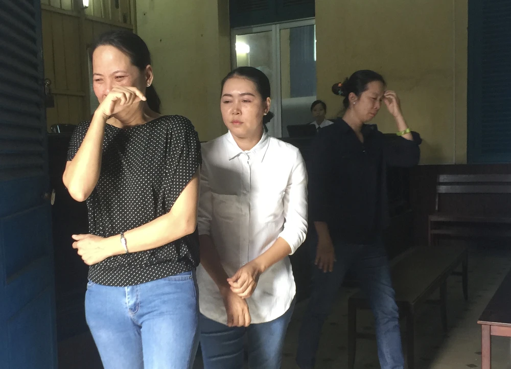 Ba bị cáo nức nở sau khi bị toà bác kháng cáo