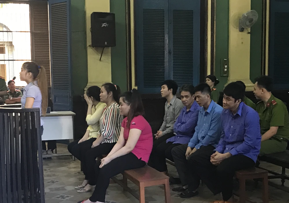 Băng nữ quái dụ trai Tây vào khách sạn 'lột' tài sản ảnh 1