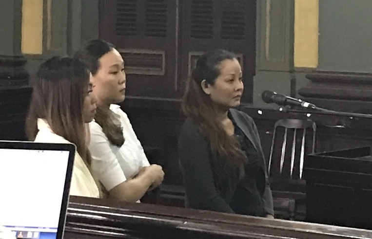 Tú bà môi giới mại dâm cho khách Tây nộp lại 400 triệu ảnh 1