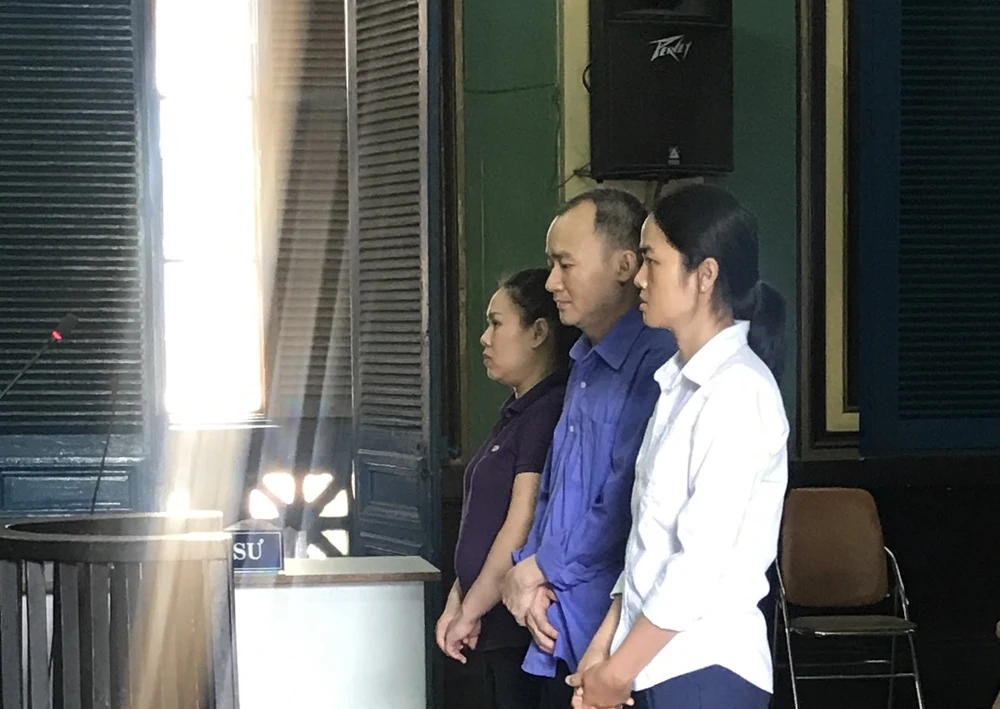 Cả nhà chiếm đoạt hơn 1,3 tỉ từ... 35 bà bầu ảnh 1 Cả nhà chiếm đoạt hơn 1,3 tỉ từ... 35 bà bầu ảnh 1