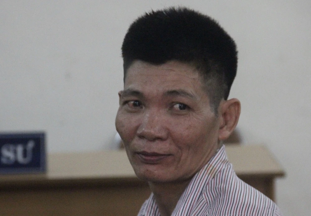 Dùng súng truy sát tài xế xe ôm ở bến xe Miền Đông