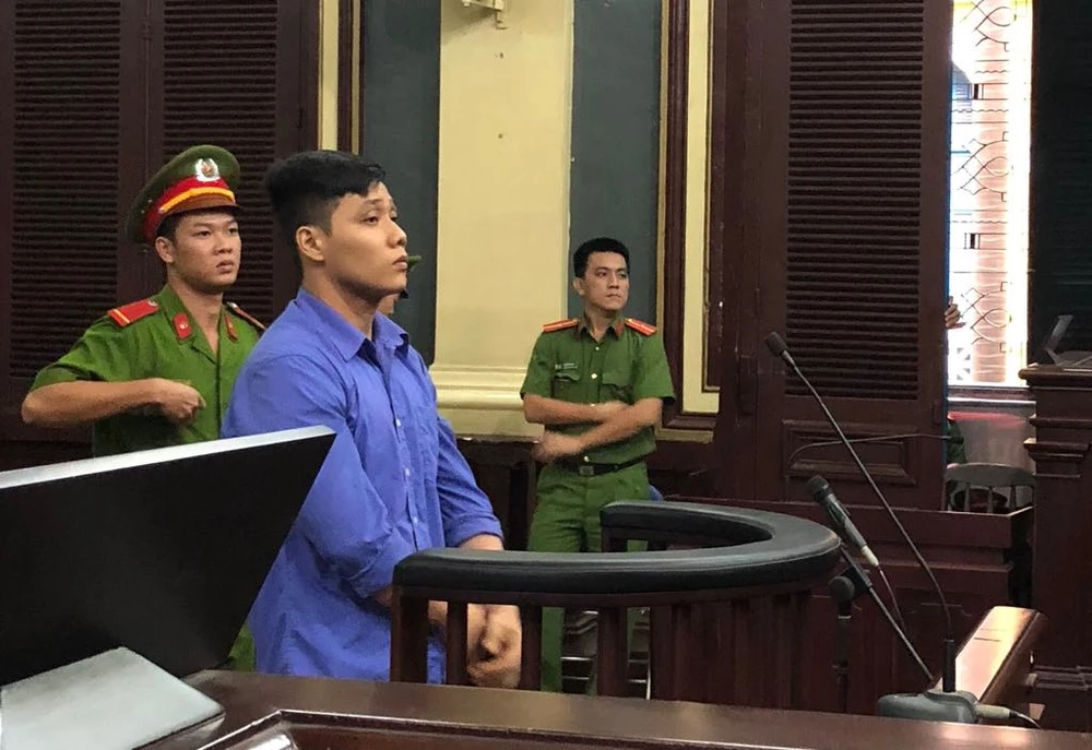 Tài xế BMW đâm chết người giữa trung tâm thoát án tử