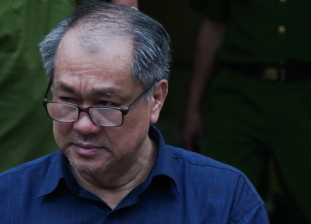 Trả lời “giúp” Trầm Bê xong, Phạm Công Danh lại mệt ảnh 1