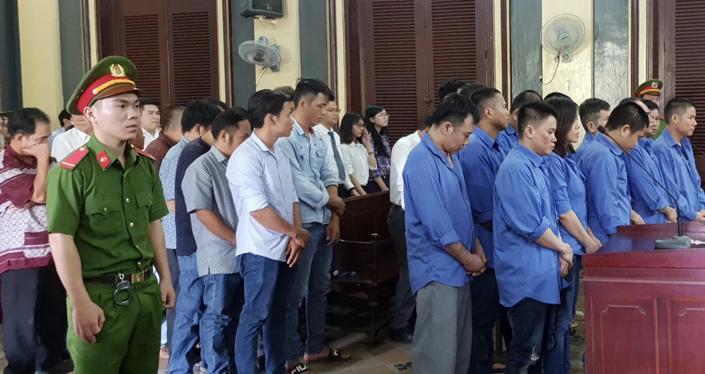 Tuyên án đường dây trộm hơn 500 ngàn lít xăng dầu máy bay