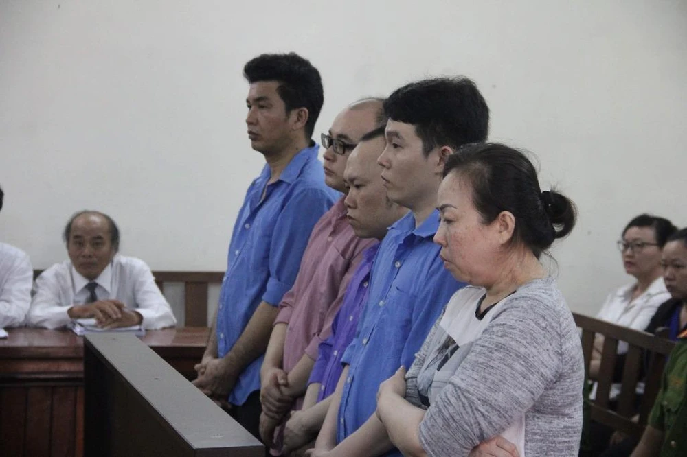 Người phụ nữ đưa cả người tình và con trai... vào tù 