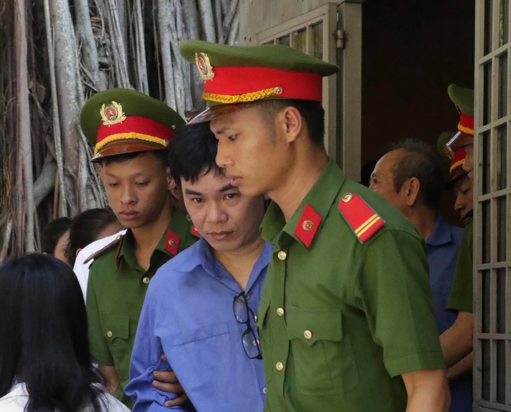 Triệu tập điều tra viên đến tòa vụ lừa 90 tỉ tại Agribank ảnh 1