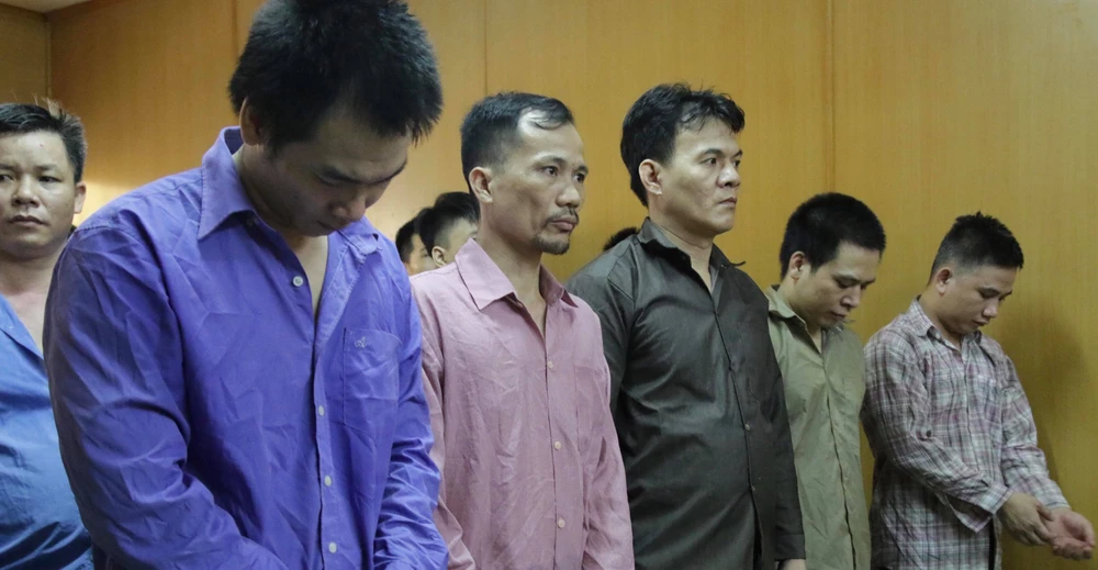 Băng bảo kê mại dâm nam chuyển giới lãnh án ảnh 1