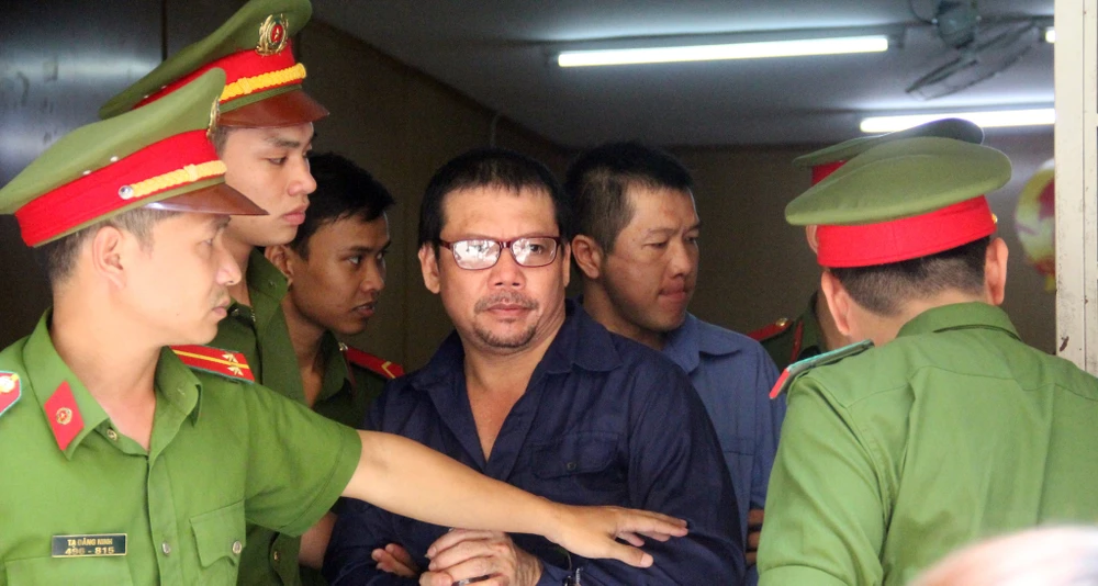 Vụ 'Logo xe vua': Những người đưa hối lộ CSGT sẽ bị xử nặng ảnh 1