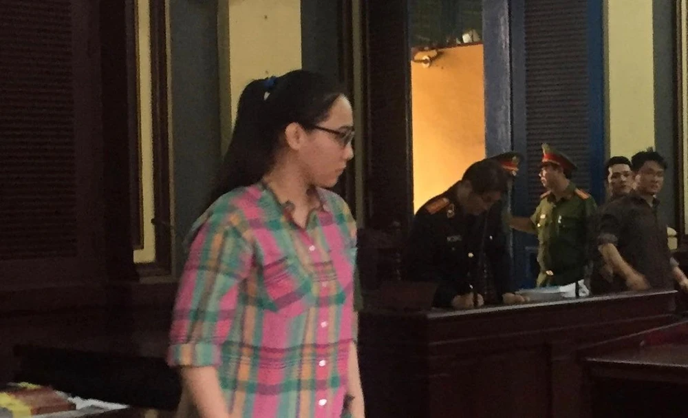 Hotgirl xin giám định tâm thần vì nhà có bệnh... truyền thống ảnh 1