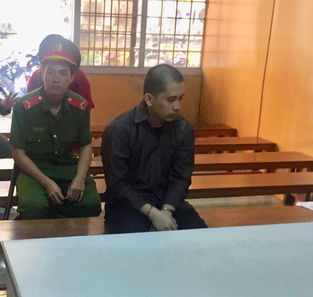 Thủy thủ nước ngoài phê ma túy trong nhà vệ sinh ảnh 1