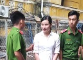 Đi chơi với bạn trai còn tranh thủ 'làm ăn' riêng