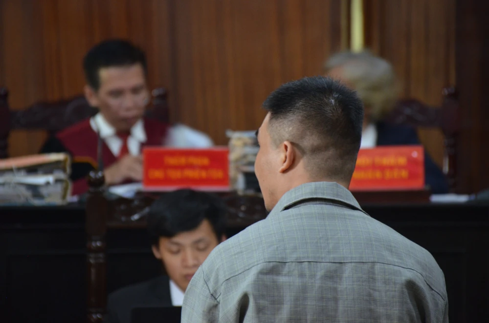 Tạm dừng phiên xử sau khi Văn Kính Dương im lặng với luật sư ảnh 1 Tạm dừng phiên xử sau khi Văn Kính Dương im lặng với luật sư ảnh 1