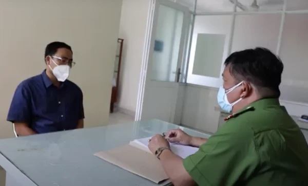 Công an chấp thuận luật sư cho người đàn ông xưng 'ban chỉ đạo quận 7' ảnh 1