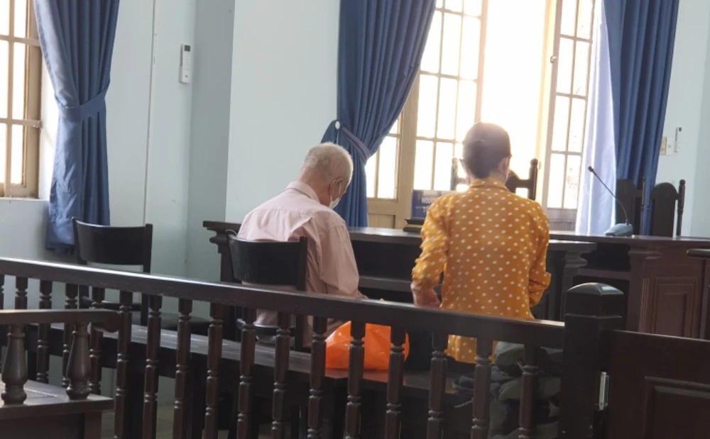 Ông già 74 tuổi lãnh án vì làm bé gái 14 tuổi có thai ảnh 1