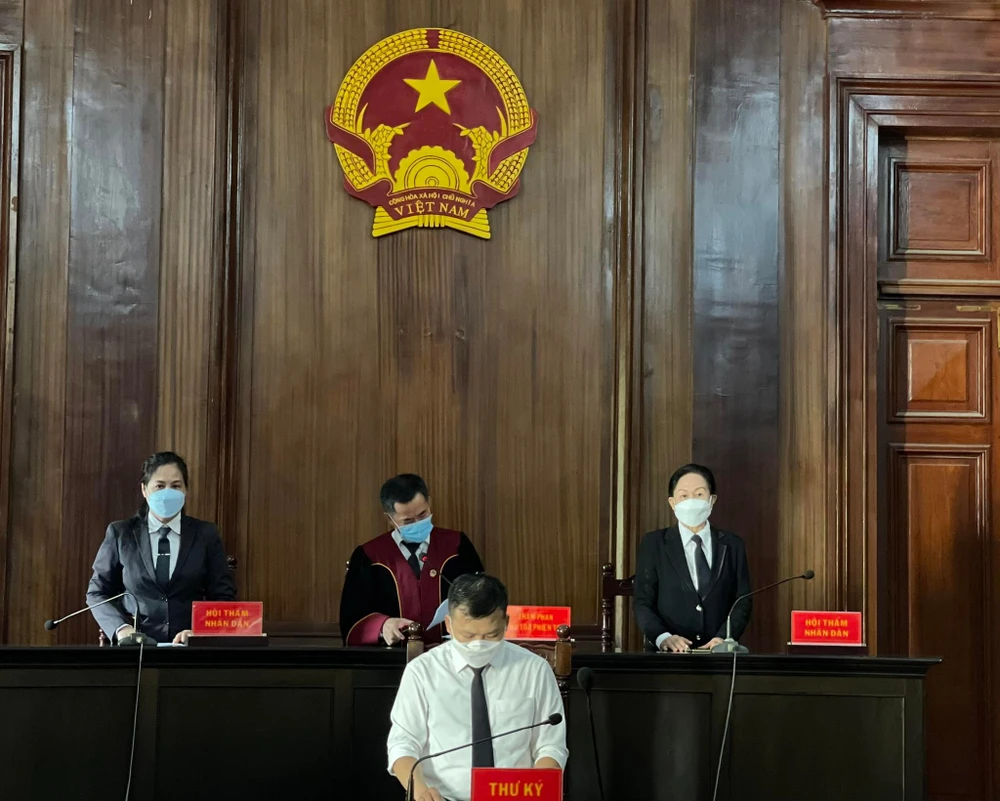 Lại hoãn xử vụ cựu đội phó hình sự quận Tân Phú tổ chức đánh bạc ảnh 2