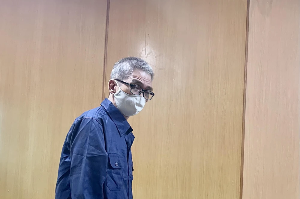 Bị cáo Lầu Quyền Trường tại phiên xử sáng 19-4. Ảnh: HOÀNG YẾN