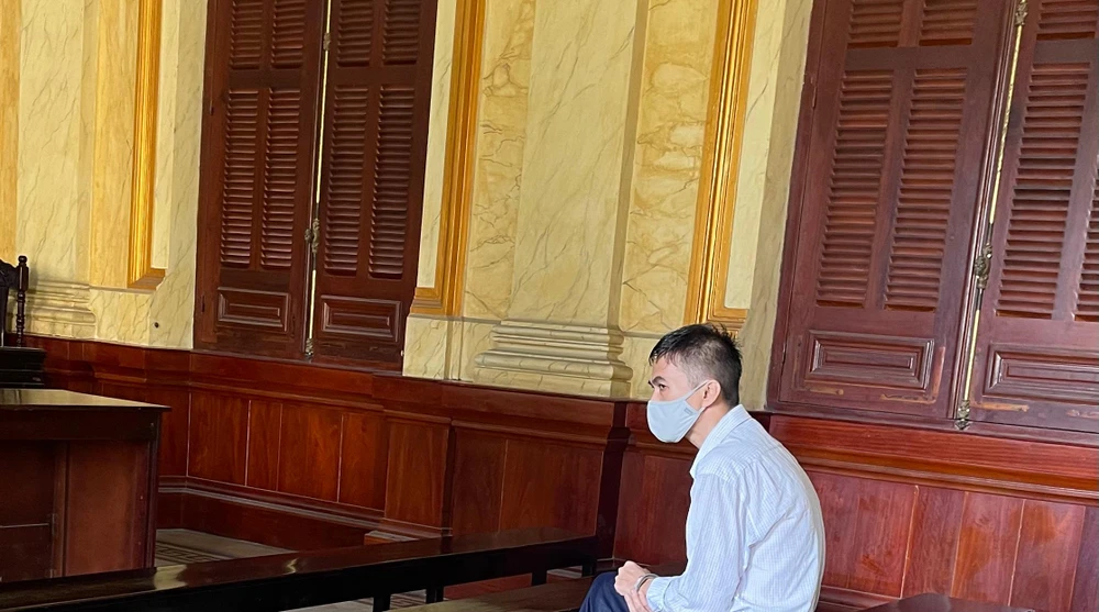 Bị cáo Huỳnh Tấn Đạt sáng 25-4. Ảnh: HOÀNG YẾN