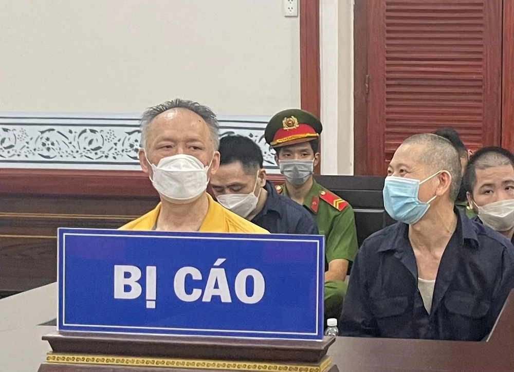 Huang Zai cùng Wu He Shan (quốc tịch Trung Quốc) bị cáo buộc vận chuyển trái phép gần 575 kg ma túy tổng hợp. Ảnh: HOÀNG YẾN