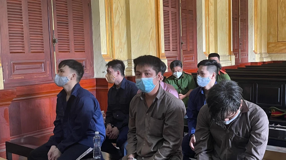 Các bị cáo tại phiên xử. Ảnh: HOÀNG YẾN