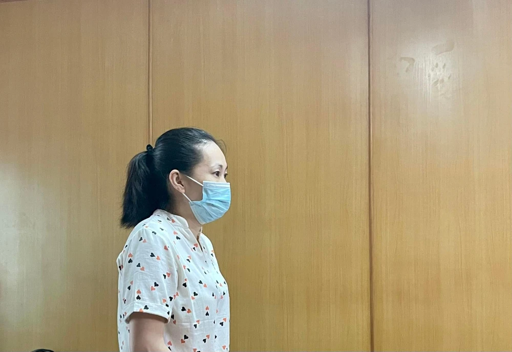 Bị cáo Trịnh Hữu Tú Trân tại tòa ngày 27-4. Ảnh: HOÀNG YẾN