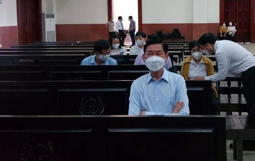 Bị cáo Trần Vĩnh Tuyến khi chờ HĐXX hội ý. Ảnh: HOÀNG YẾN Bị cáo Trần Vĩnh Tuyến khi chờ HĐXX hội ý. Ảnh: HOÀNG YẾN