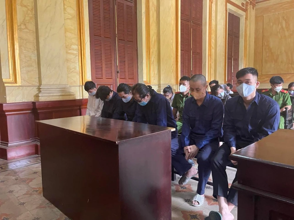 Các bị cáo trong đường dây mại dâm. Ảnh: HOÀNG YẾN