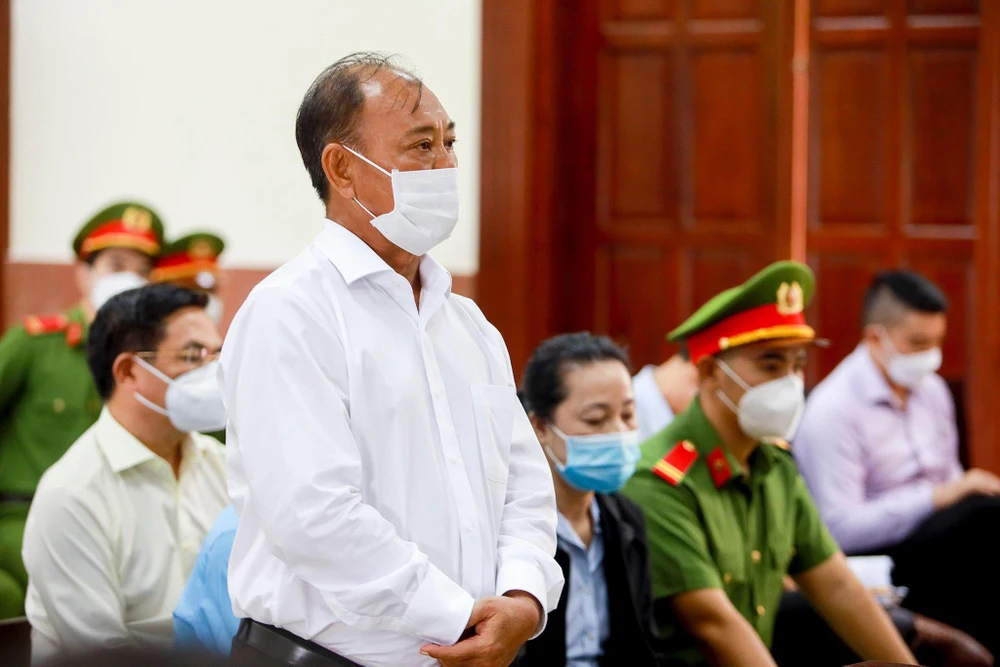 Bị cáo Lê Tấn Hùng xin giảm án về cả hai tội. Ảnh: N.NHI