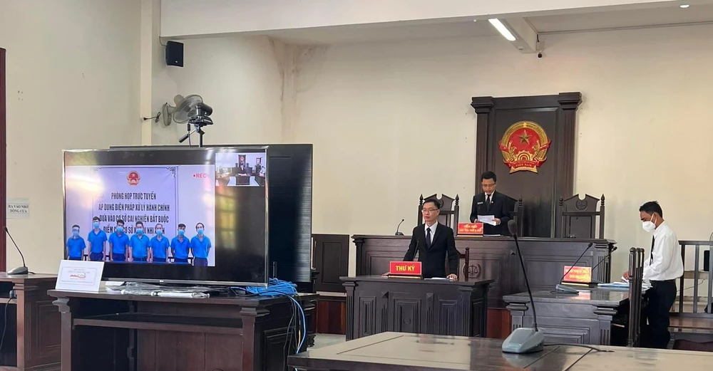 Chủ toạ phiên họp khai mạc phòng họp trực tuyến. Ảnh: HOÀNG YẾN