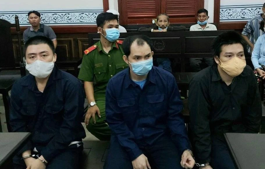 Ba bị cáo tại phiên xử sáng 8-7. Ảnh: HOÀNG YẾN