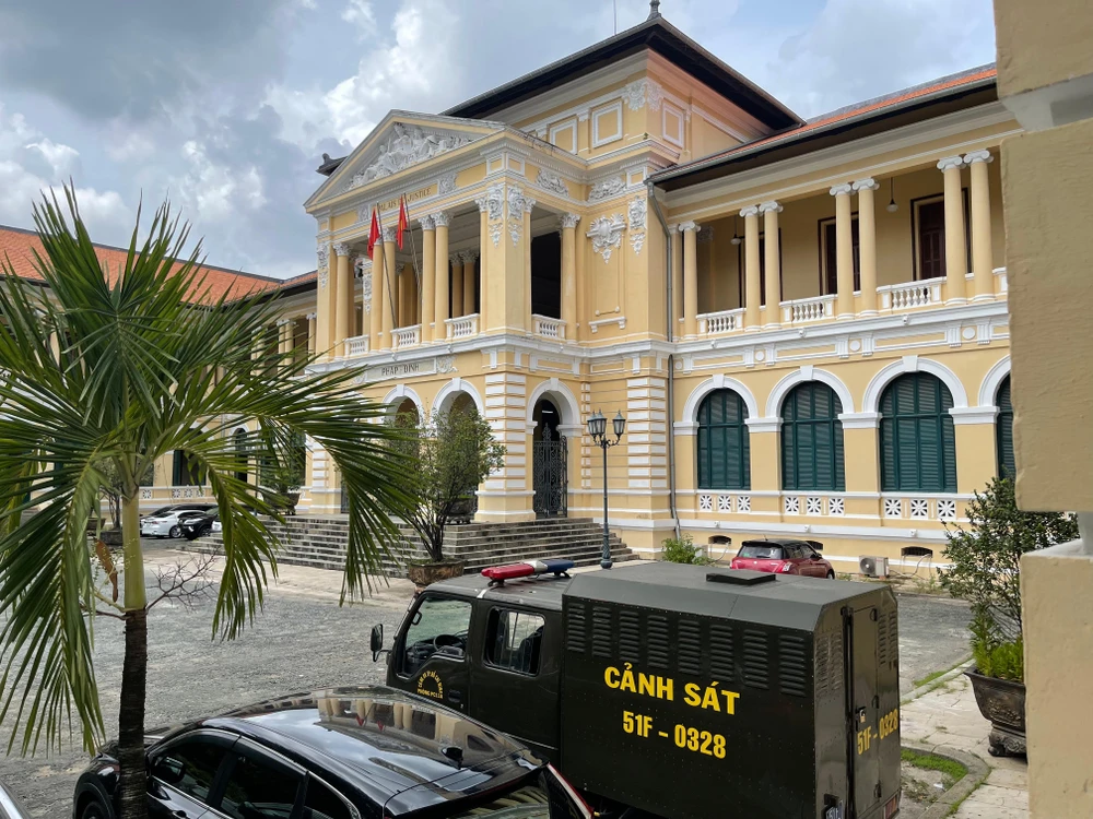 Quá trình thụ lý giải quyết TAND TP.HCM nhiều lần trả hồ sơ điều tra bổ sung vụ án này. Ảnh: H.YẾN Quá trình thụ lý giải quyết TAND TP.HCM nhiều lần trả hồ sơ điều tra bổ sung vụ án này. Ảnh: H.YẾN