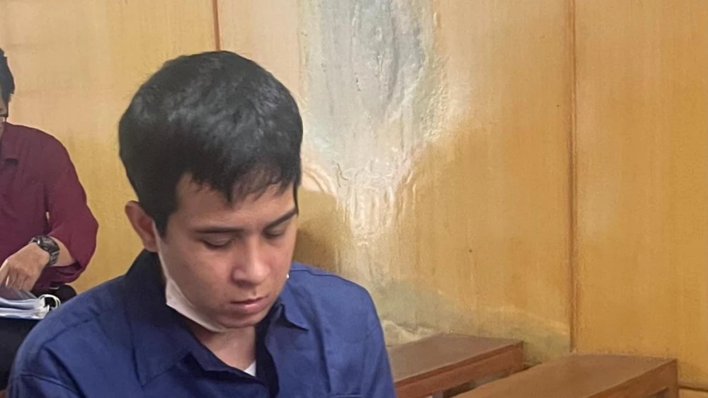 Bị cáo Châu tại phiên xử ngày 23-11. Ảnh: HOÀNG YẾN Bị cáo Châu tại phiên xử ngày 23-11. Ảnh: HOÀNG YẾN