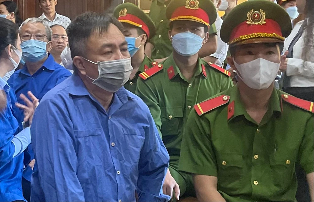 Bị cáo Nguyễn Minh Khải tại phiên xử. Ảnh: H.YẾN