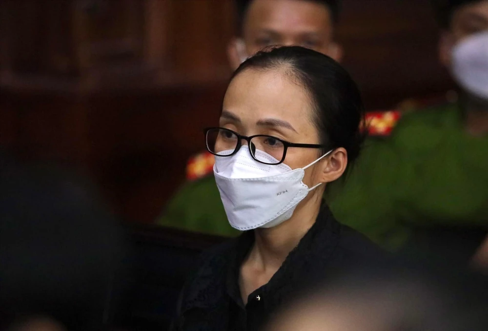 Bị cáo Võ Thanh Mai, vợ Luyện. Ảnh: NGUYỆT NHI Bị cáo Võ Thanh Mai, vợ Luyện. Ảnh: NGUYỆT NHI